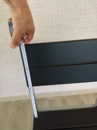 Silla negra y gris estructura de metal