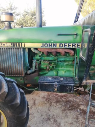 Tractor John Deere con motor nuevo