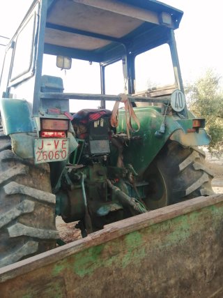 Tractor John Deere con motor nuevo