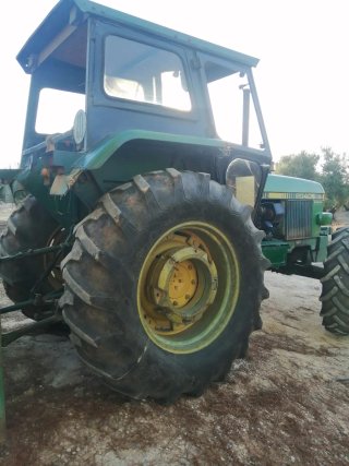 Tractor John Deere con motor nuevo