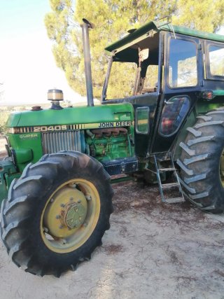 Tractor John Deere con motor nuevo
