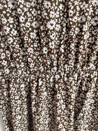 Vestido corto estampado floral marrón