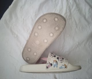 Mono y chanclas Disney niña