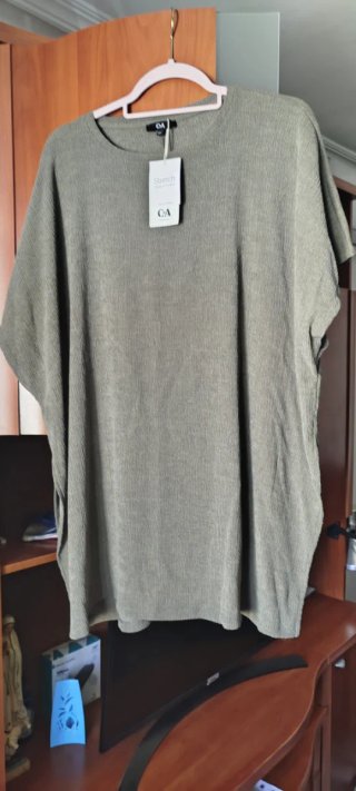 Camiseta C&A verde oliva talla XXXXL