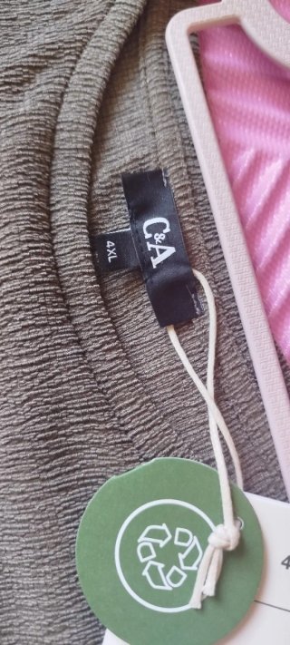 Camiseta C&A verde oliva talla XXXXL