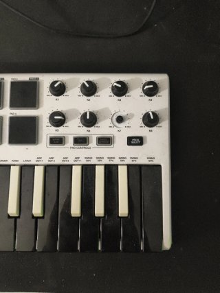 Akai MPK Mini Teclado Controlador