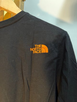 Camiseta The North Face Negra Estampada