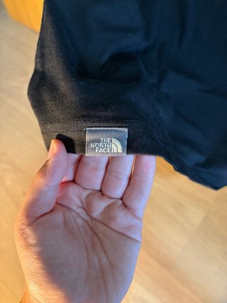 Camiseta The North Face Negra Estampada
