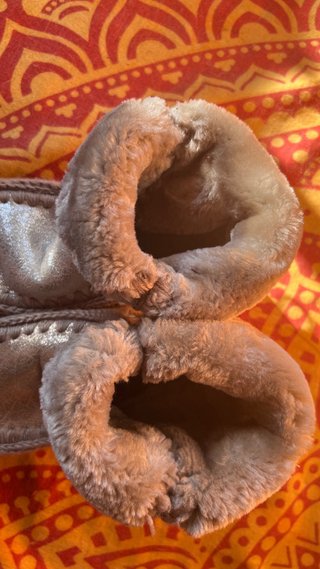 Botas plateadas con adornos de alas tipo Mou