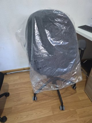 Silla de escritorio gris y negra