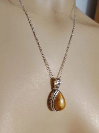 Conjunto collar y pendientes lágrima