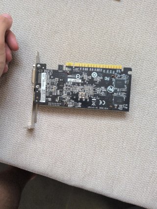 Gigabyte GT 710 con ventilador perfecto estado