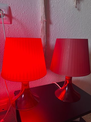 Lámparas de mesa rojas