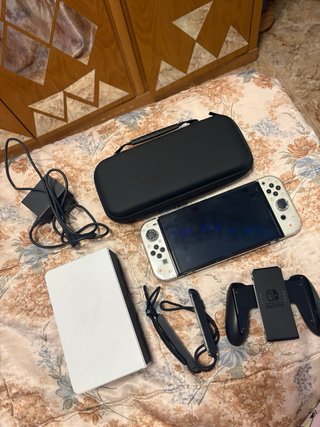Nintendo Switch OLED Bianca