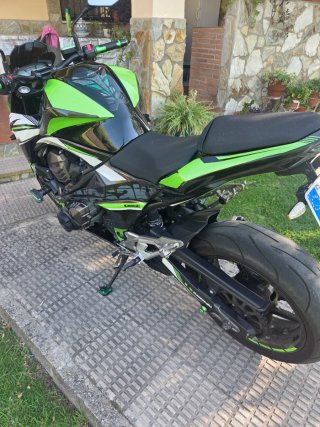 Kawasaki Z800 E Negra y verde