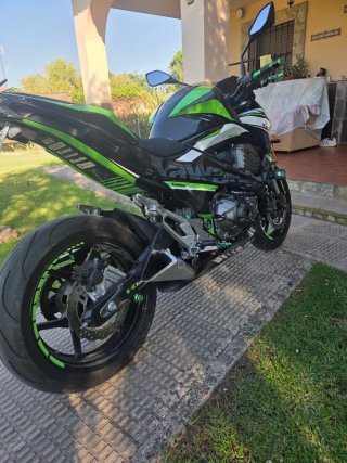 Kawasaki Z800 E Negra y verde