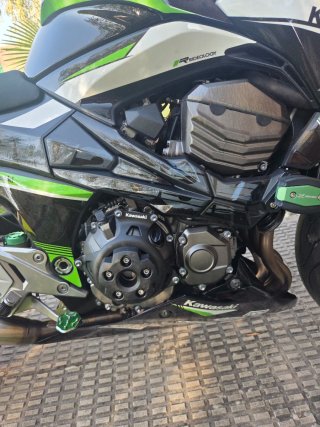 Kawasaki Z800 E Negra y verde