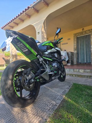 Kawasaki Z800 E Negra y verde