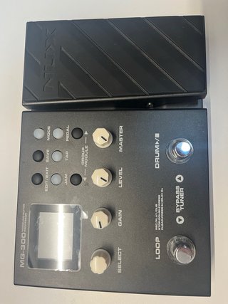 Nux MG-300 Pedalera Multiefectos Guitarra/Bajo
