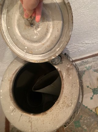 Estufa de leña metálica gris