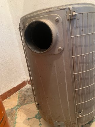 Estufa de leña metálica gris