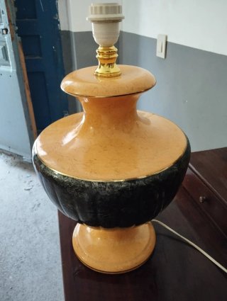 Lámpara de mesa cerámica naranja y negra