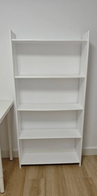 Estantería blanca de madera