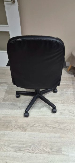 Silla de oficina negra