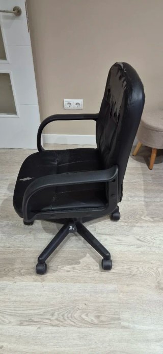 Silla de oficina negra