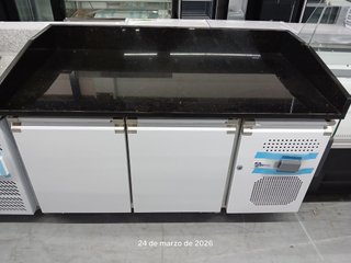 mesa refrigerada de preparación de pizza