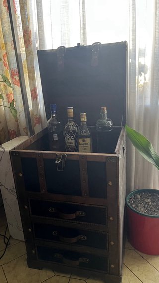 Botellero estilo baúl