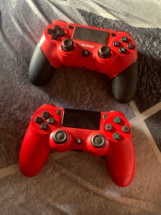 Consola Sony PS4 Roja + 2 Mandos