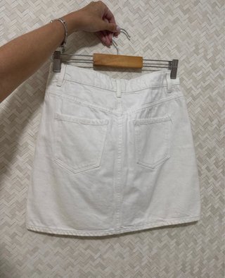 Falda vaquera blanca corta