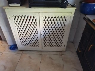 Alacena de pared con celosía