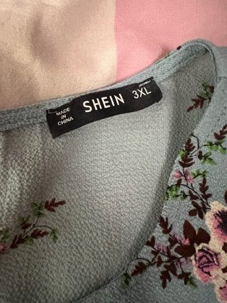 Blusa Shein floral manga volante talla  3XL
