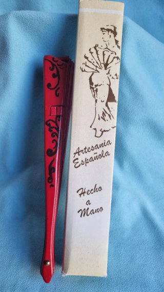 Abanico de madera pintado a mano