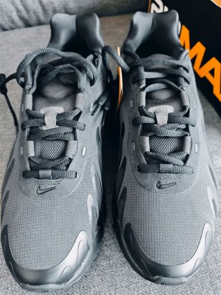 Nike Air Max dn8