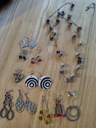 Lote bisutería: collares y pendientes