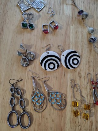 Lote bisutería: collares y pendientes