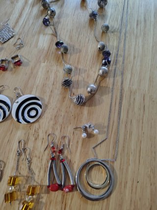 Lote bisutería: collares y pendientes