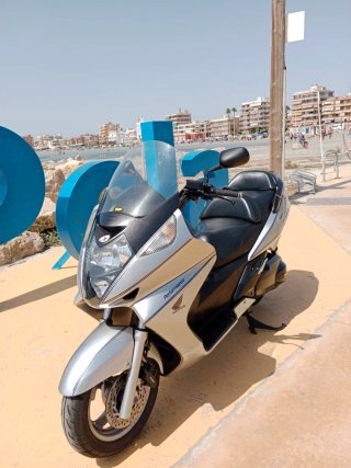 Honda Silver Wing 600cc 2003 Plata