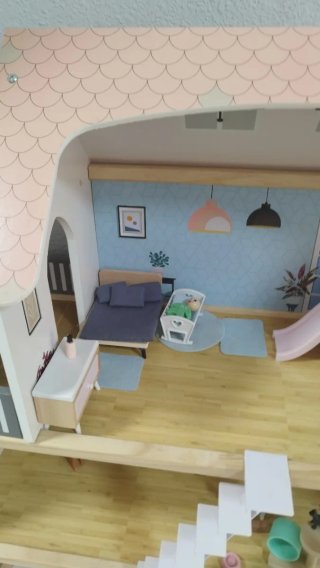 Casa de muñecas de madera
