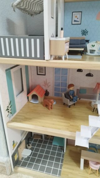 Casa de muñecas de madera