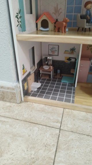 Casa de muñecas de madera
