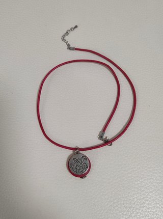 Collar piel cordón y colgante flor acero