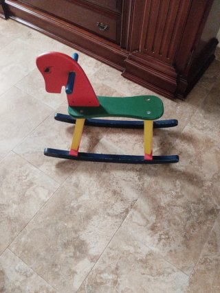 Caballito de madera para niños
