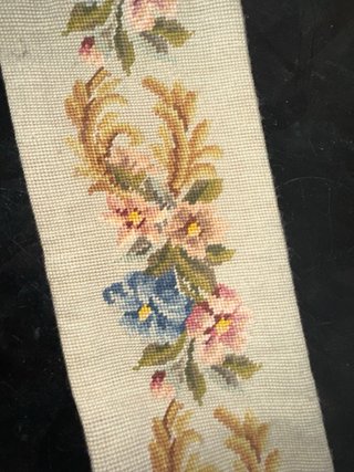 Tirador de campana antiguo bordado floral