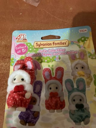Sylvanian Families Cutie Collectibles Bebé Conejo