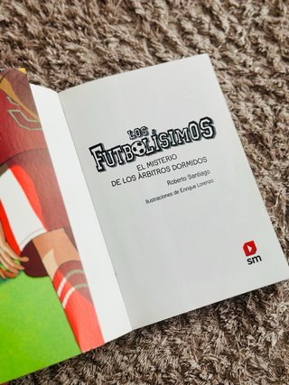 Libro Los Futbolísimos, con accesorios