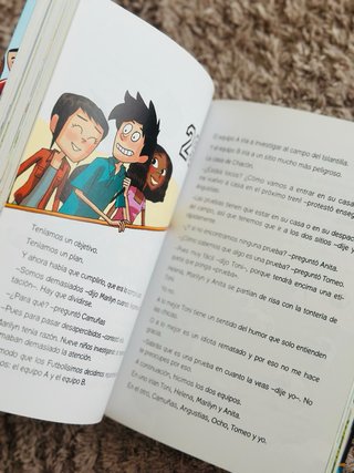 Libro Los Futbolísimos, con accesorios